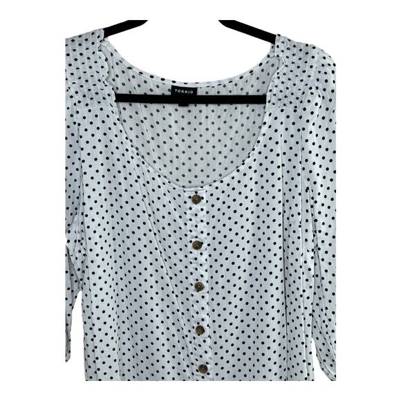 Torrid Rayon Slub Button-Front Puff Sleeve Polka Dot Top Size 2 - Picture 4 of 7
